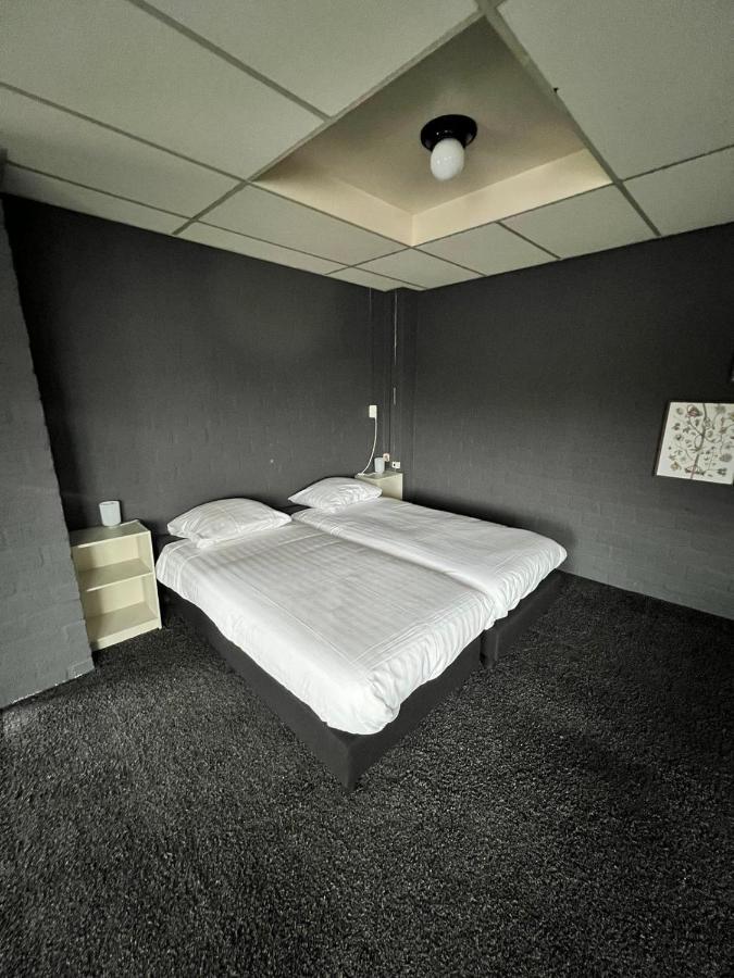 Hotel De Raket Rogat Экстерьер фото