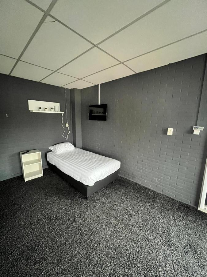 Hotel De Raket Rogat Экстерьер фото