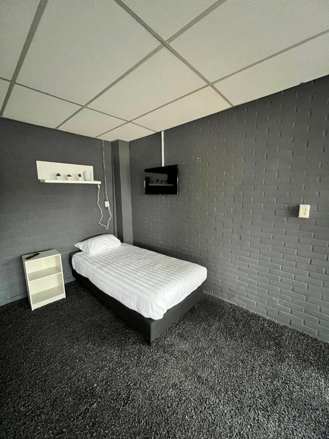 Hotel De Raket Rogat Экстерьер фото